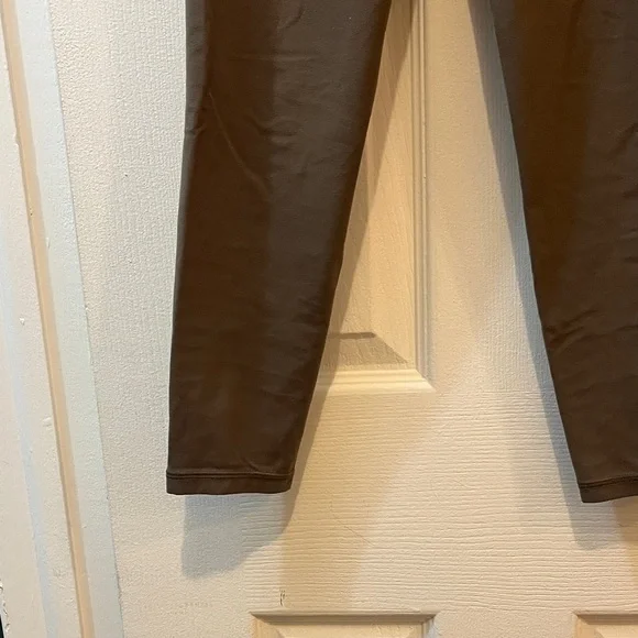 Athlete Salutations 7/8 Yoga Tight - Picture 3 of 5